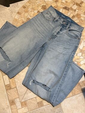 Old Navy Women's Light Blue Wide Leg Distressed Jeans